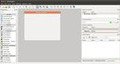 Imagen que muestra una captura de pantalla de la herramienta QT Designer con sus menús, y paneles a izquierda y derecha del lienzo, formado por un formulario en blanco preparado para ser diseñado.