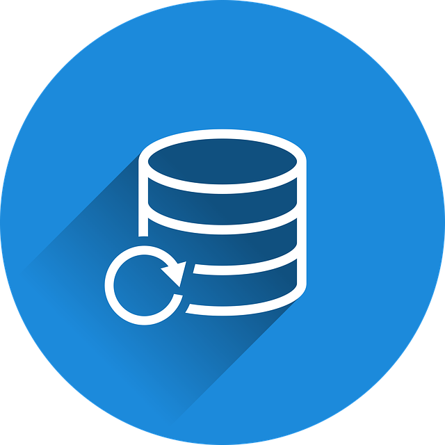 Icono de base de datos en azul con una flecha simulando actualizar