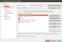 Ventana separada en dos zonas. A la izquierda aparece un conjunto de categorías entre las que destaca en color naranja bibliotecas. A la derecha aparecen los siguientes textos organizados por filas, primero: Plataforma java. Dentro de un cuadro gris JDK 1.6 (predeterminad) y un botón de color gris con el texto Administrar plataformas. En la segunda fila: Carpetas de bibliotecas: en un cuadro gris ./lib/nlibraries.properties y un botón de color gris con el texto examinar. Debajo aparece un conjunto de pestañas de entre las que está visible compilar, con el siguiente contenido: un conjunto de bibliotecas entre las que aparece destacado lib/hsqlbd-1.8.0-10.jar. y un conjunto de botones con las opciones añadir proyecto, añadir biblioteca, añadir JAR/carpeta, editar y eliminar. Desactivado el botón subir. Abajo aparecen los botones aceptar, cancelar y ayuda.