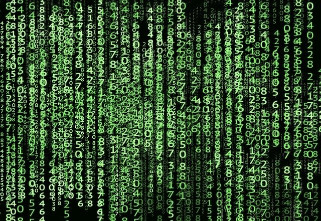 Listas de números en vertical en fósforo verde con fondo negro, estilo Matrix