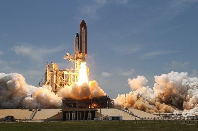 Imagen que muestra el despegue de un cohete