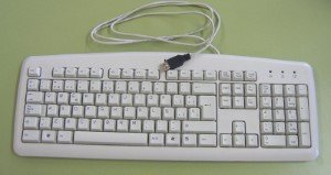 Teclado de ordenador con cable de conexión PS2