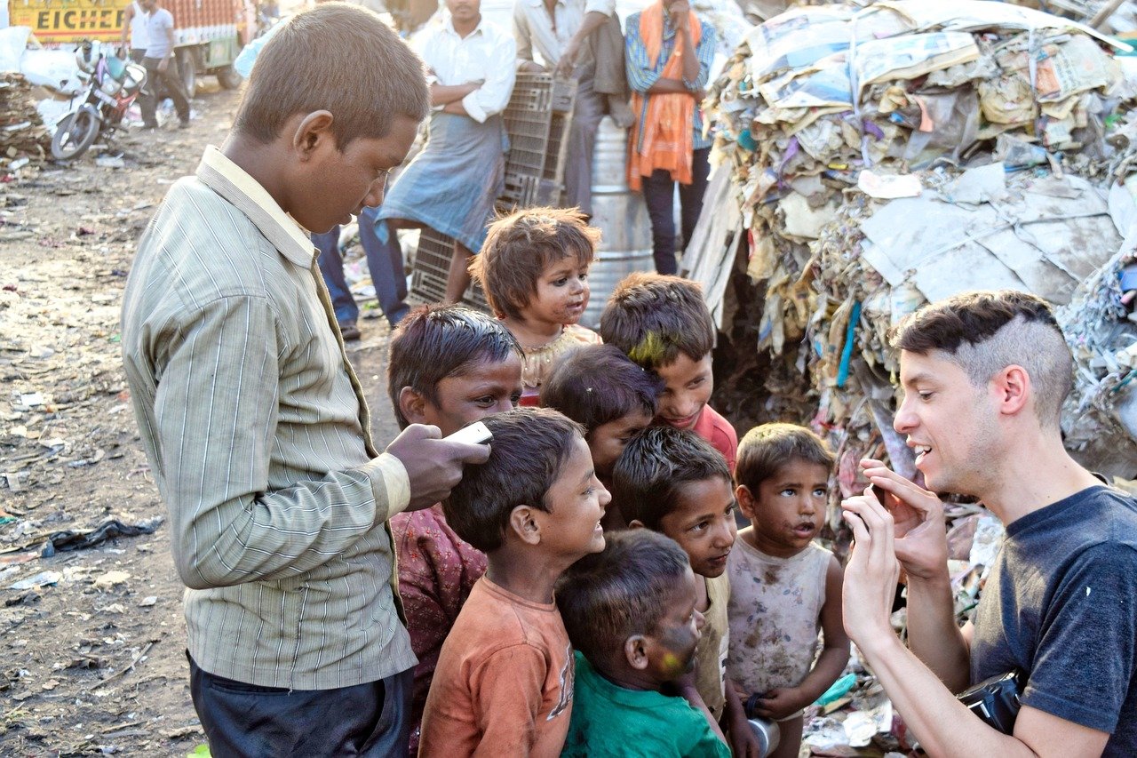 En la imagen se observa un barrio marginal de India. 